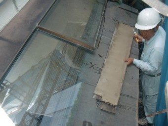 岸和田市春木本町で下屋の板金張替え中!