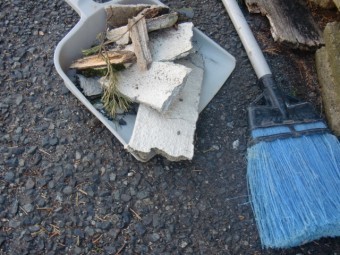 泉佐野市鶴原の崩れた庇を撤去します!