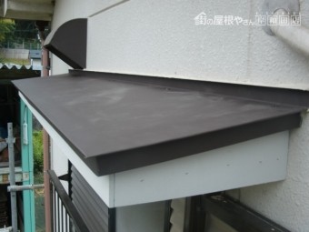 岸和田市大沢町の落下した庇の復旧工事 2日目
