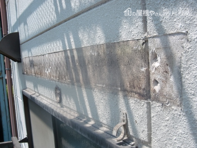 岸和田市の劣化の進んだ庇の復旧工事 1日目