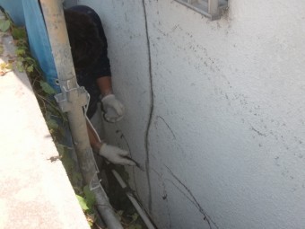 岸和田市春木本町のクラックに樹脂モルタル充填