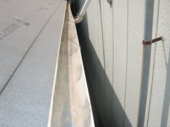 泉北郡忠岡町の雨樋をきれいに掃除
