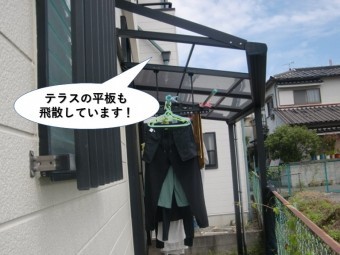 忠岡町のテラスの平板も飛散