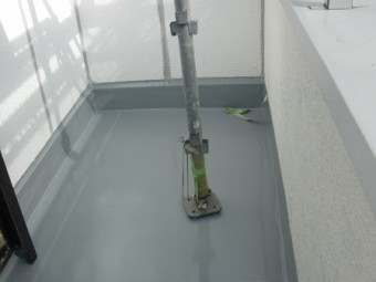岸和田市上松町の雨漏りも防ぐ安心のベランダ防水の2日目