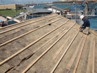 岸和田市吉井町の屋根の合板の下地設置