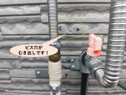 岸和田市の外壁のビス穴がむき出しです!