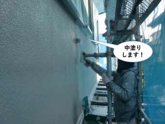 泉佐野市の外壁を中塗りします