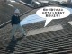 和泉市の倉庫の屋根の明かり窓の上にエポライトを取付けます