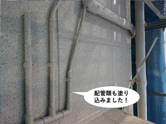 岸和田市の外壁に付帯している配管類も塗り込みました