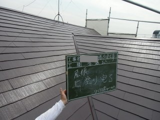泉佐野市俵屋で屋根の上塗り塗装に入りました!