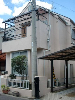 岸和田市極楽寺町でカビ除去もした外壁と屋根塗装