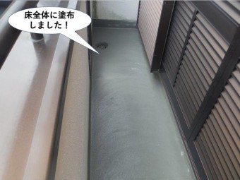 和泉市のベランダの床全体にカチオンクリートを塗布