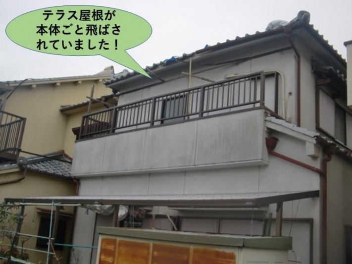 岸和田市のテラス屋根が本体ごと飛散