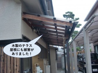忠岡町の木製のテラス屋根にも被害がありました