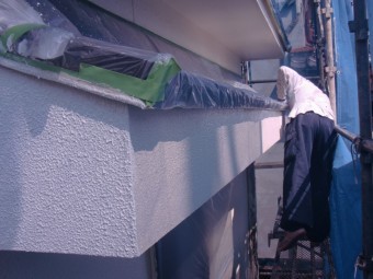 岸和田市土生町の加工した庇にパター付け塗装