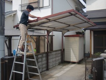 岸和田市土生町の鉄製のテラス屋根撤去中!
