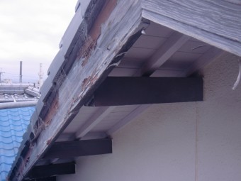 岸和田市土生町の屋根の破風板現況