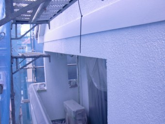 岸和田市西之内町のベランダ内部も下塗り