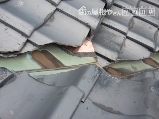 岸和田市西之内町で谷樋修理工事