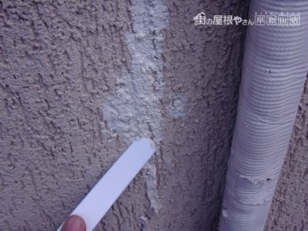 岸和田市西之内町の外壁パネルのシーリングヘラ押さえ