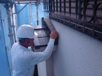 泉北郡忠岡町で板金工事中