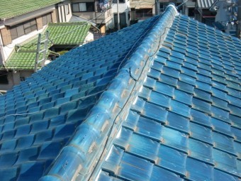 岸和田市吉井町の青い屋根瓦の現況