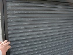 岸和田市三田町の劣化した雨戸
