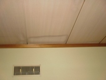 岸和田市の雨漏り跡