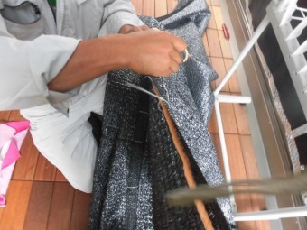 岸和田市土生滝町の日除けを結束バンドで固定