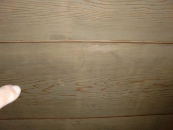 岸和田市の二階の天井に雨染みがあります!
