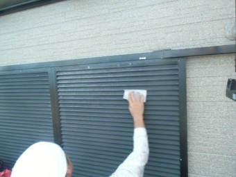岸和田市西之内町の雨戸目粗し