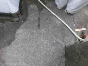 泉佐野市上瓦屋の劣化したバルコニー