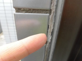 貝塚市石才のサッシ回りのシーリング現況