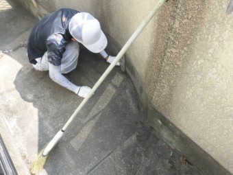 泉佐野市上瓦屋のバルコニーケレン中