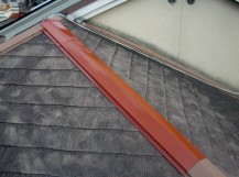 岸和田市の飛散した棟板金を復旧