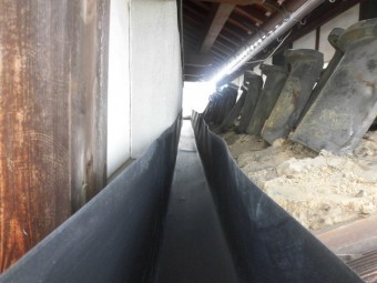 岸和田市阿間河滝町のカラーステンレスの雨樋設置