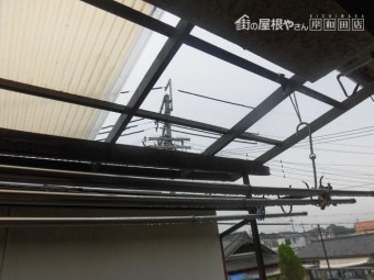 岸和田市極楽寺町の波板破損