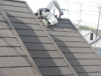 岸和田市の屋根全体の棟板金を固定