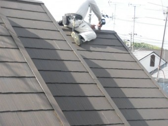 岸和田市の屋根全体の棟板金を固定