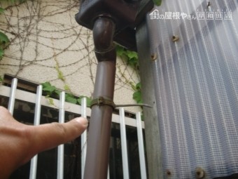 泉佐野市の雨樋の外れ