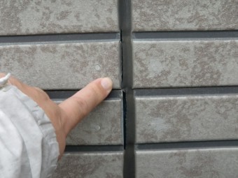 岸和田市尾生町の外壁のコーキング現況