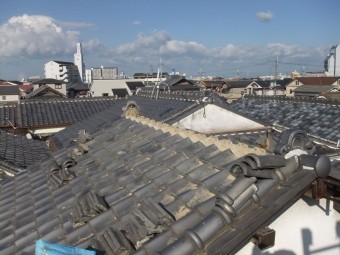 泉佐野市葵町の棟瓦をめくりました!