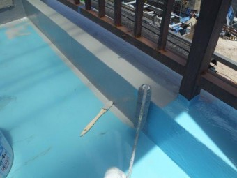 岸和田市下野町のバルコニーにトップコート塗布
