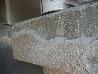 岸和田市包近町の屋根のクラックを樹脂で補修