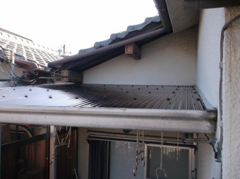 高石市千代田の波田を止めているポリカフック