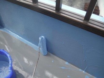 岸和田市のベランダにウレタン樹脂2回目を塗布