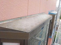 泉佐野市の出窓の雨漏り修理前