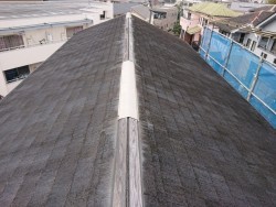 貝塚市の棟板金が飛散