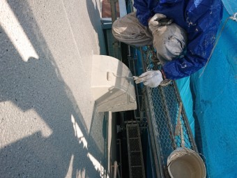 岸和田市の換気フードも塗装