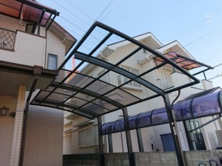 岸和田市の飛散したカーポートの平板を復旧